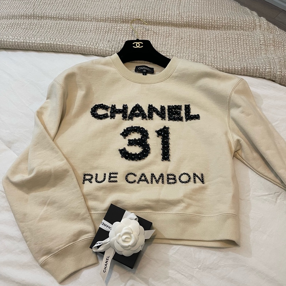$4.2k ven Chanel Rue Cambon Pullover sweater